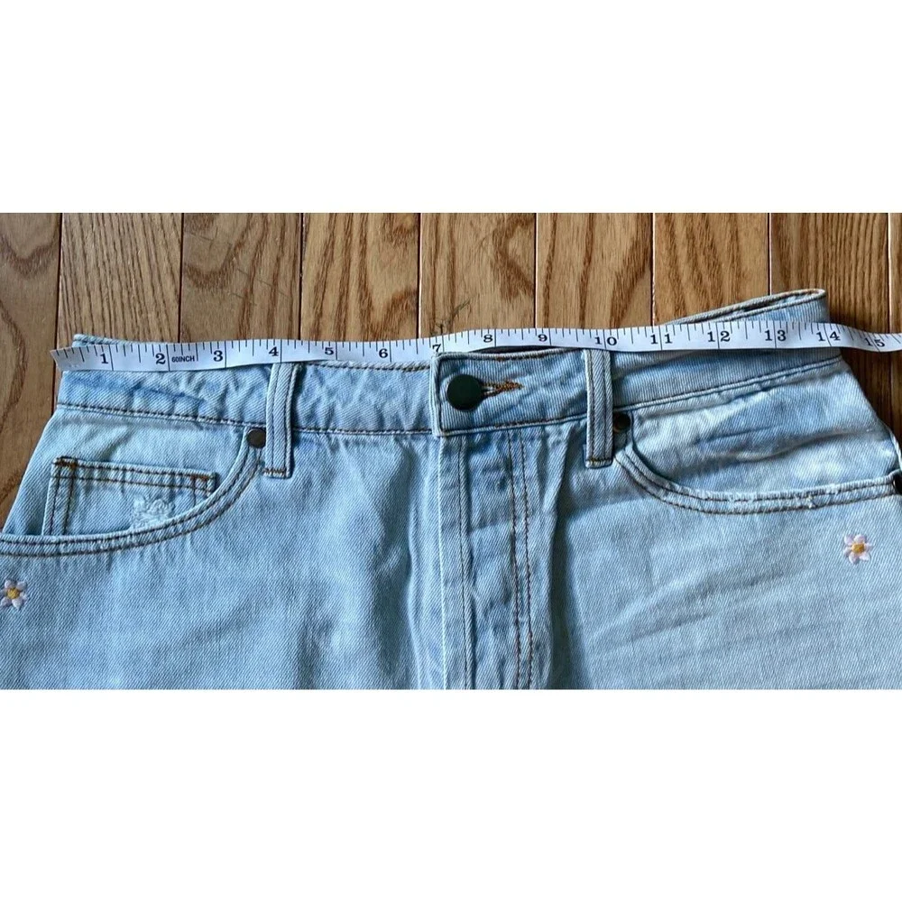 Easel shorts floral embroidered Jean shorts 100% cotton Nwot flowers distressed